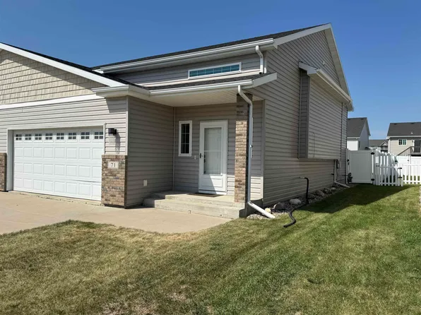 71 Mulberry Loop, Minot, ND 58703