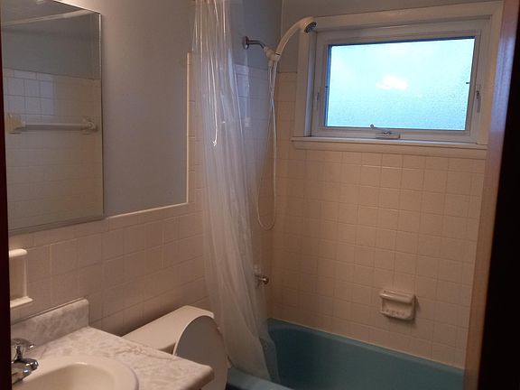 2nd image of 116 Nantucket Dr E