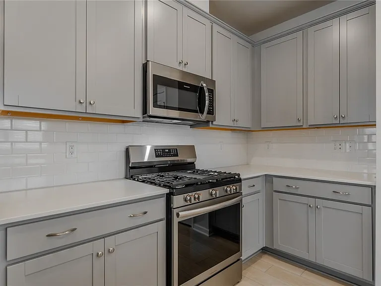 14 Loebner Ln — Photo 9