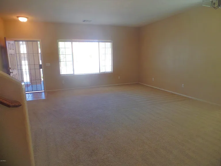 1281 E Hampton Ln — Photo 2