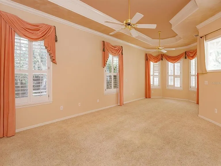 208 Heatherwood Ct — Photo 14