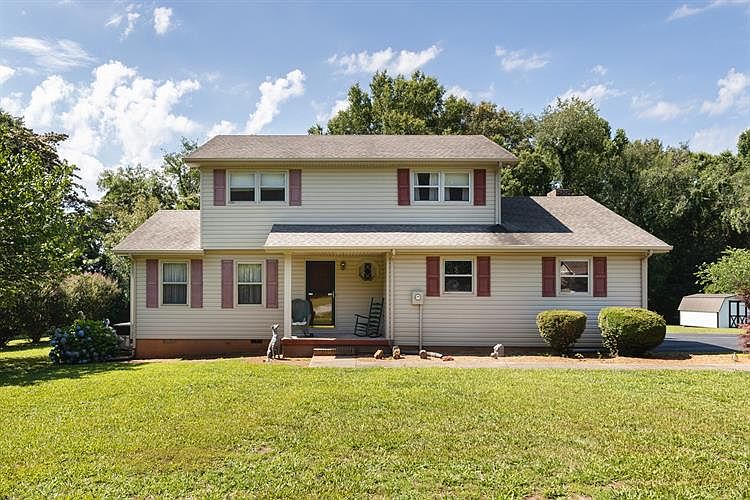 1st image of 224 Woodcrest Dr