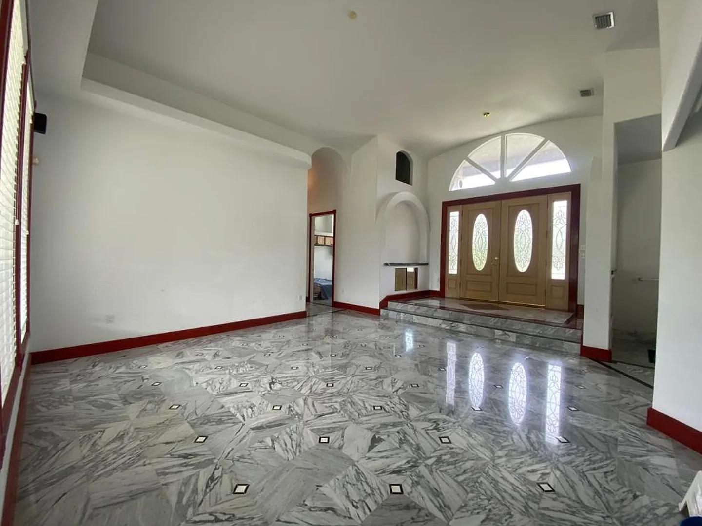 Spacious 3/2 with In-Law Suite — Photo 4
