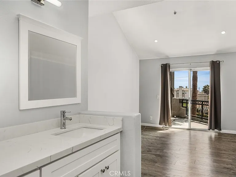 310 Lake St #301 — Photo 14