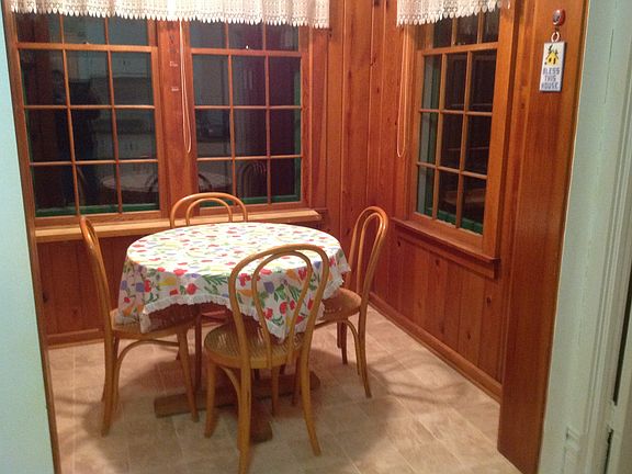 breakfast nook off kitchen