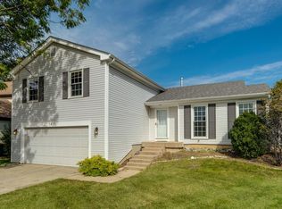 1421 Chase Ct, Buffalo Grove, IL 60089