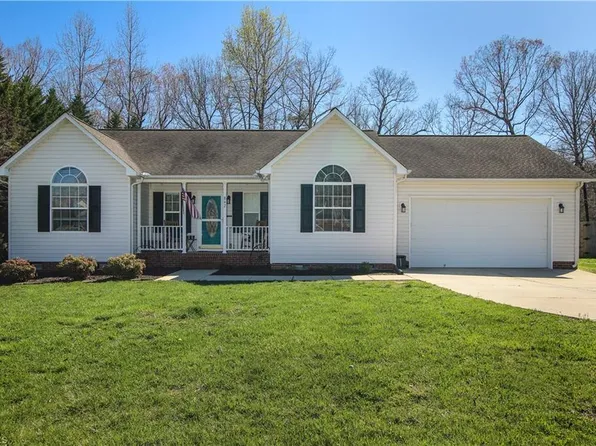 842 Charter Oaks Dr, Randleman, NC 27317