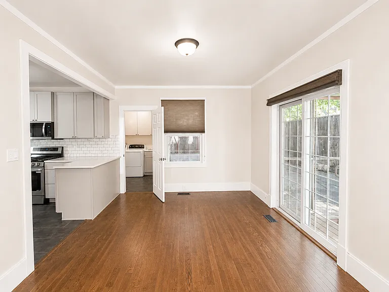 146 NW Jefferson Pl — Photo 11