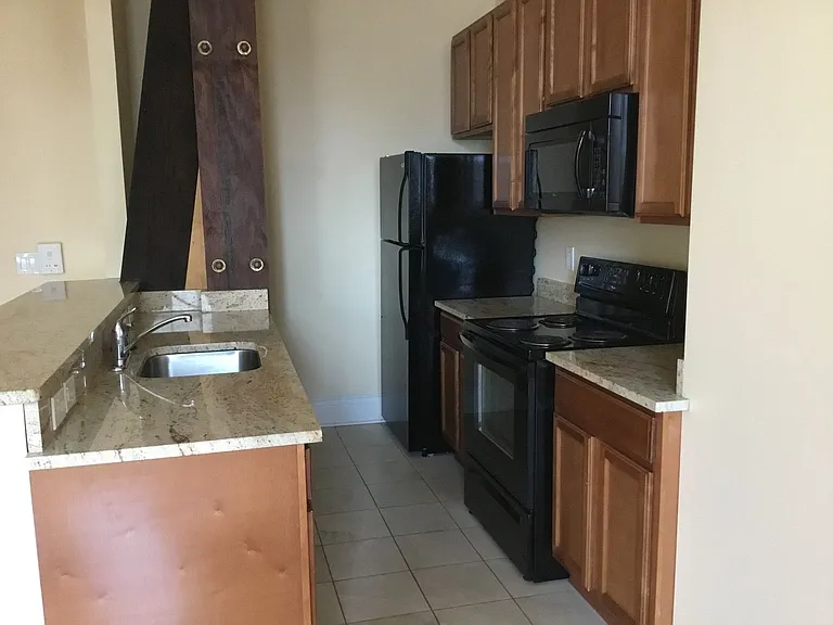 401 N Brady St — Photo 12