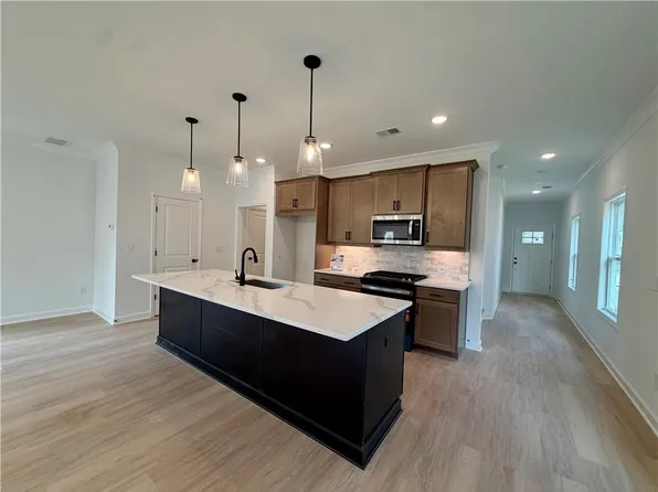 348 Marigold Ln, Woodstock, GA 30188