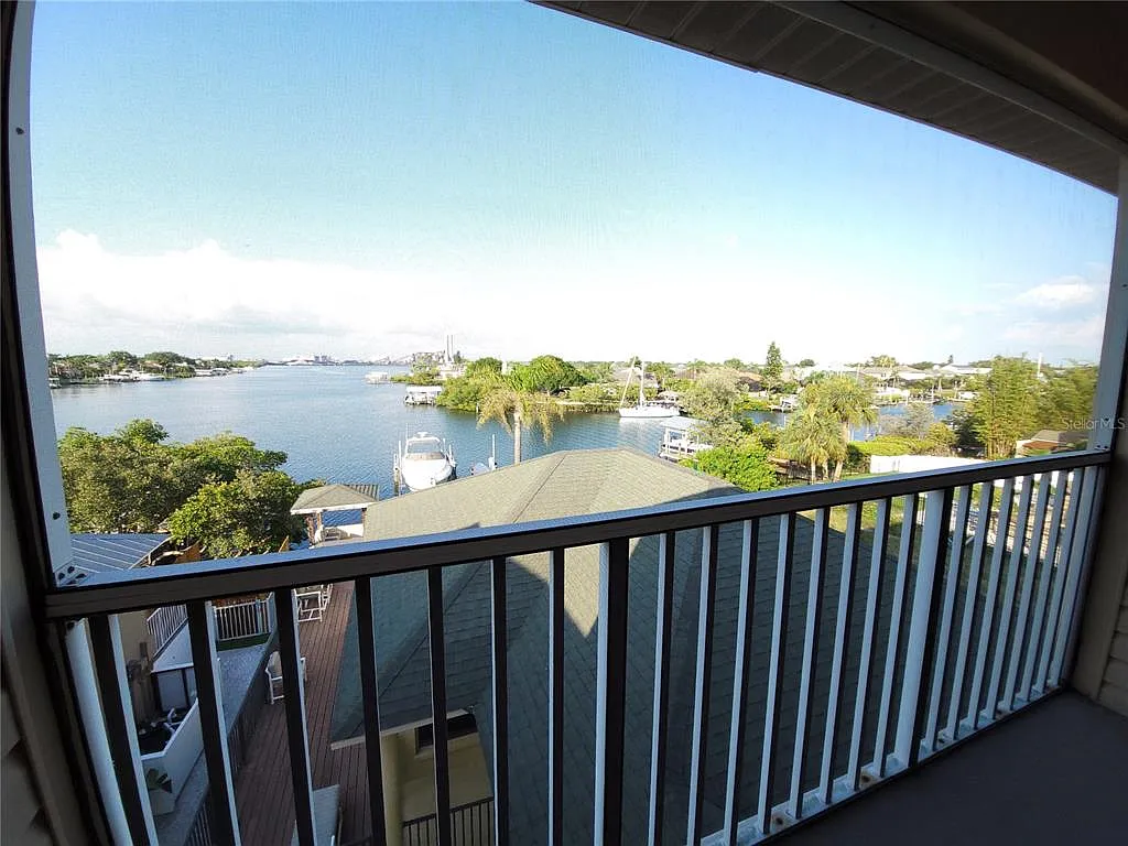 3 bed, 2.0 bath, 2245 sqft, $3,300 — Photo 3