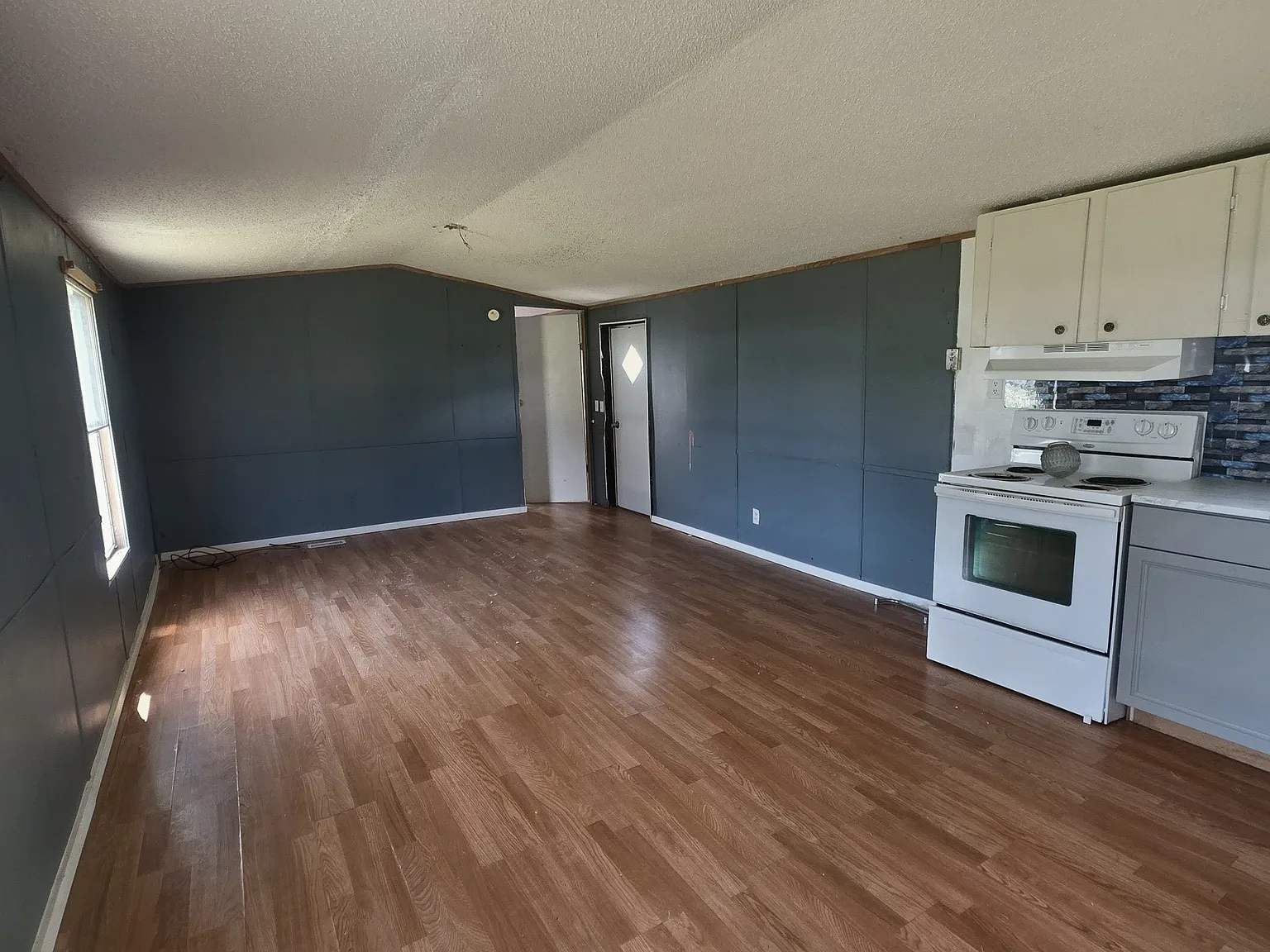 3 bed, 993 sqft, $1,000 — Photo 2