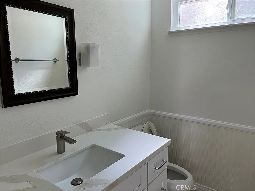 4 bed, 2.5 bath, 2413 sqft, $6,500 — Photo 2