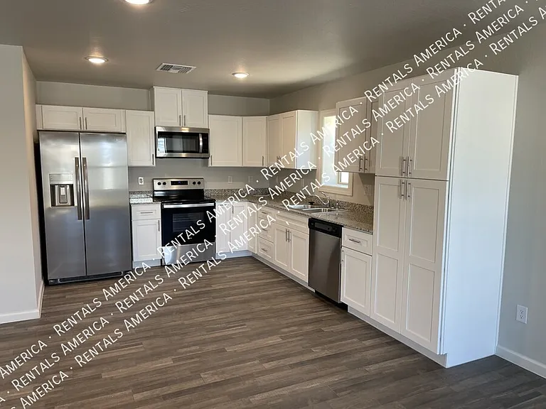 8013 S Namaka Dr — Photo 4