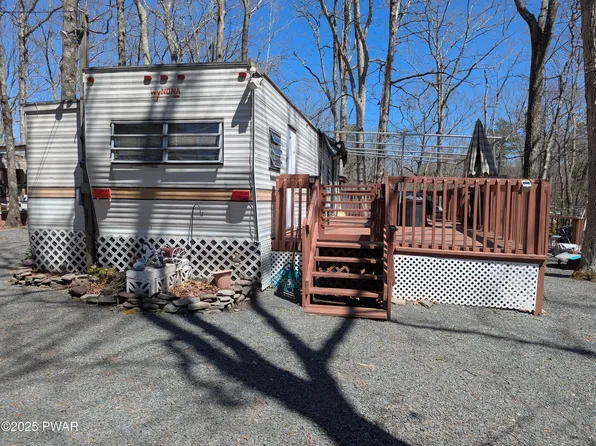 105 Packanack Ln, Milford, PA 18337