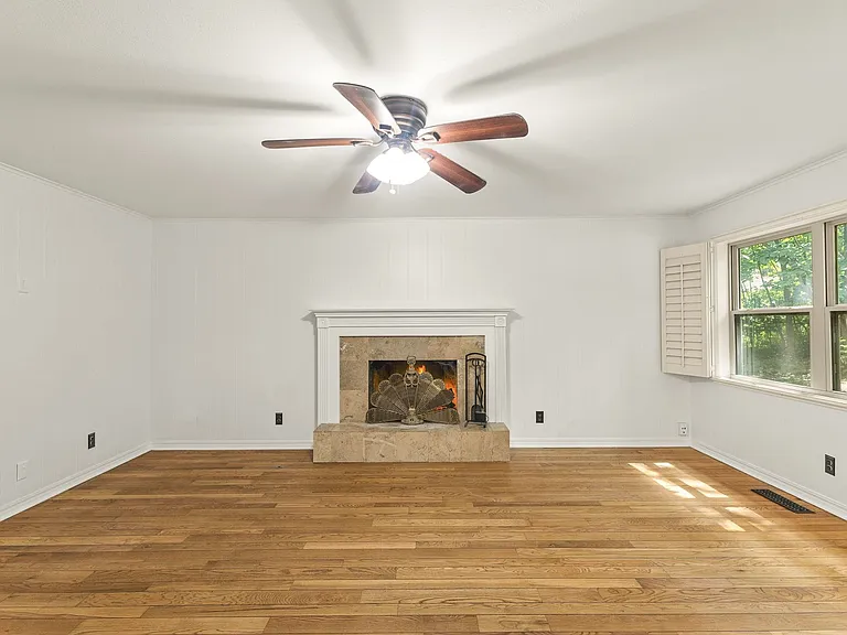 2825 E Inwood Ln — Photo 24