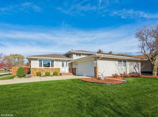 9356 Idlewild Dr, Highland, IN 46322