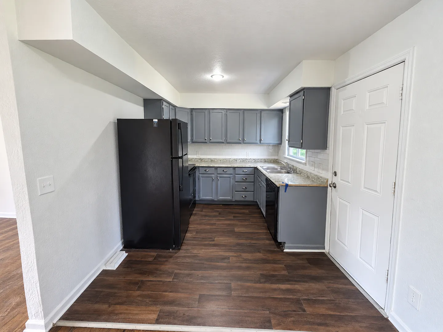 Main-Level Living with 4 Bedrooms & 2 Bathrooms — Photo 4