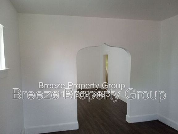 5th image of 422 Dexter St