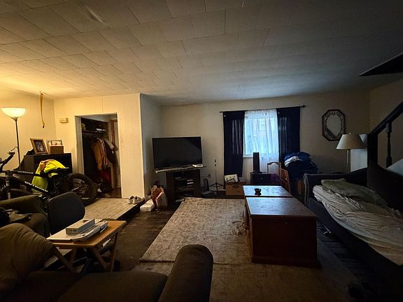 4th image of 1408 Main St