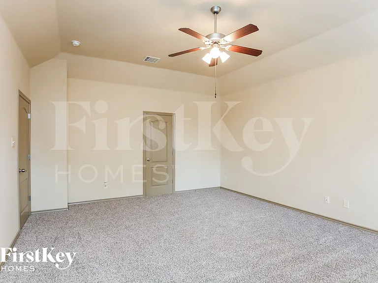 1740 Colorado Dr — Photo 13