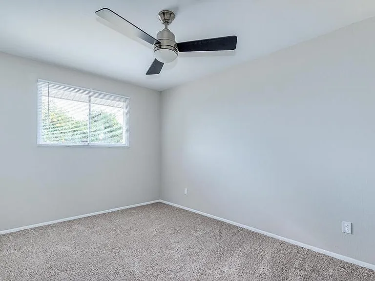 2439 E Del Rio Dr — Photo 15