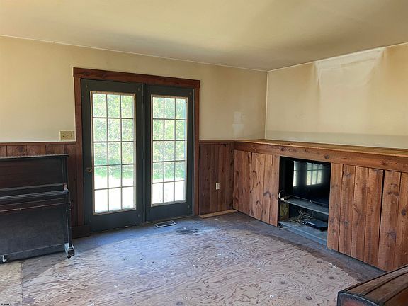 2nd image of 700 W Duerer St