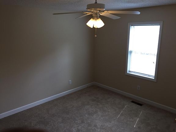Master (can fit King bed)