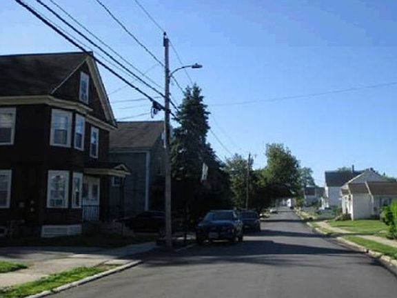 Exterior Neighborhood (street photo)