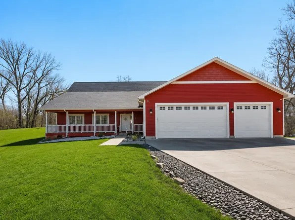 438 Wildwood Rd, Mahtomedi, MN 55115
