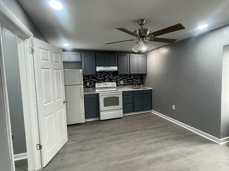 152 S Pine St #4 — Photo 2