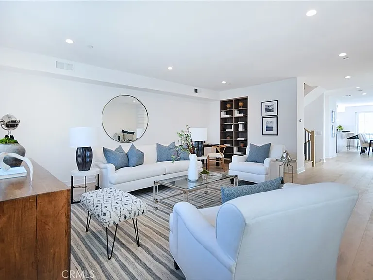 4641 Cahuenga Blvd — Photo 13