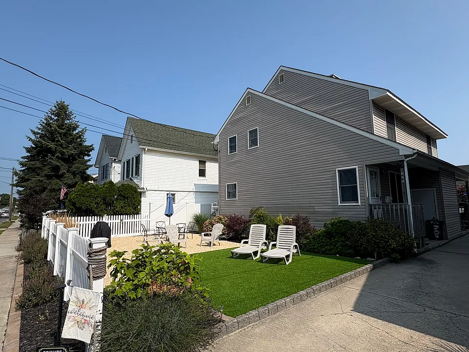 704A 16th Ave