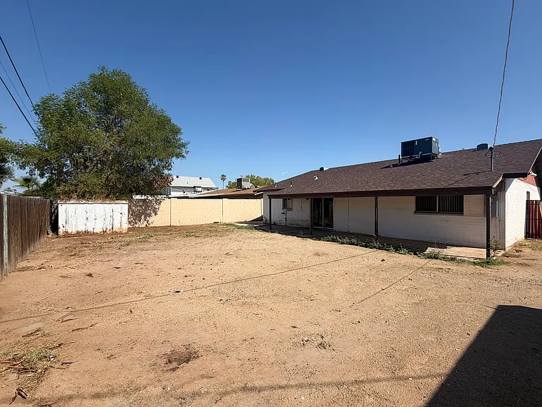 3708 W Loma Ln — Photo 10