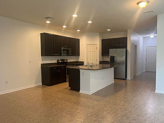 3rd image of 6822 Holly Heath Dr