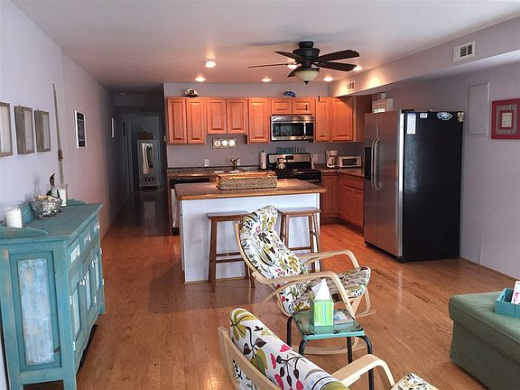 3rd image of 124 45th St #West