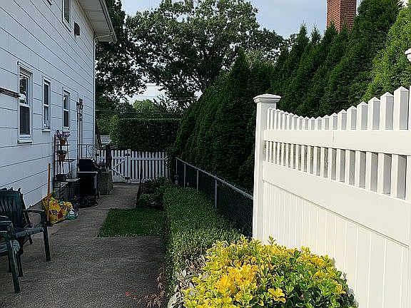 5th image of 37 Stewart Ave