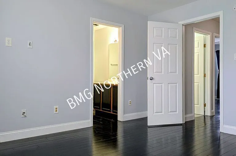 7408 Gadsby Sq — Photo 16