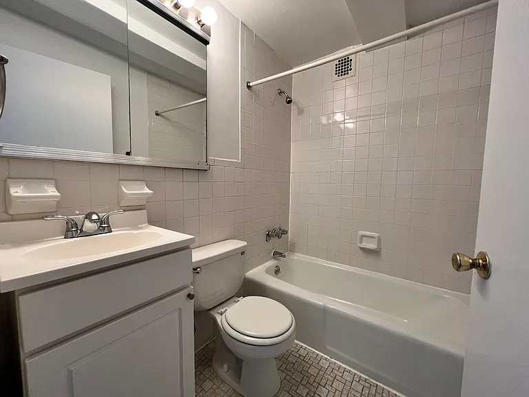 333 E 95th St #1C — Photo 14