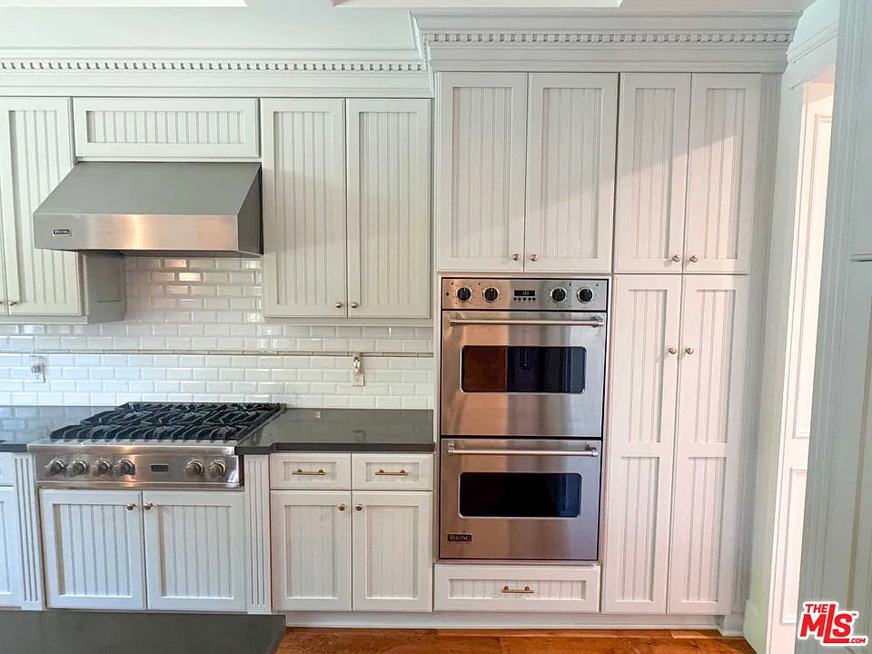 5 bed, 5.0 bath, 4073 sqft, $15,000 — Photo 4