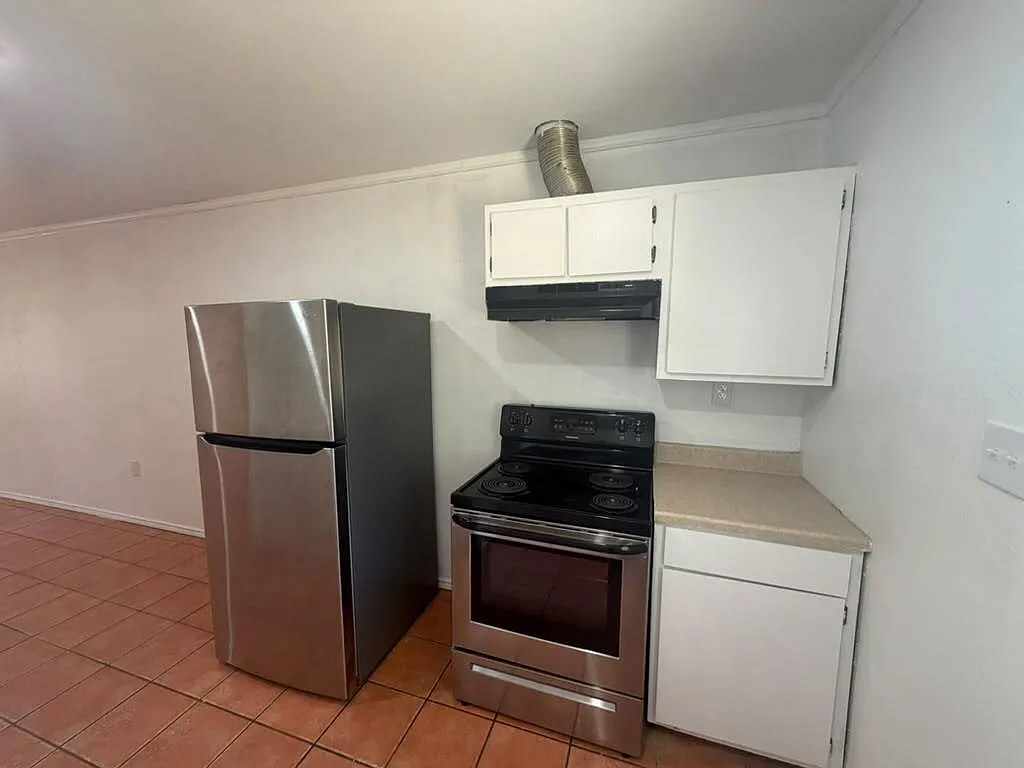 2 bed, 1.0 bath, 840 sqft, $750 — Photo 2