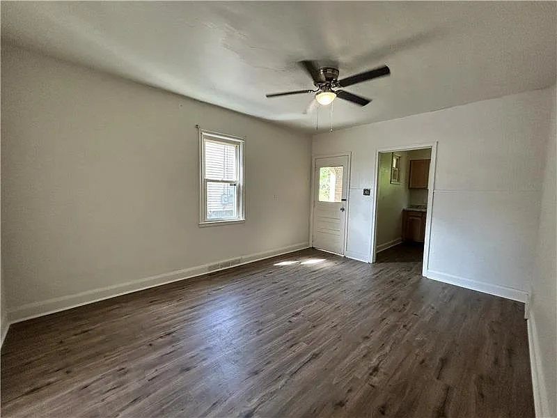 3 bed, 878 sqft, $850 — Photo 2