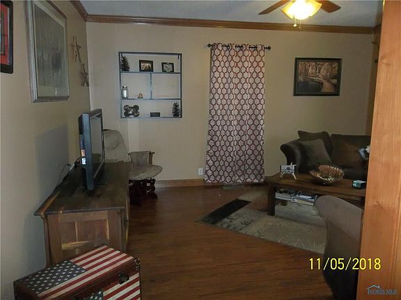 3rd image of 110 E Elm St