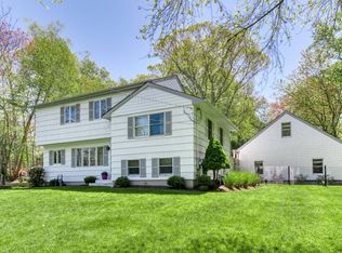 6 Dogwood Ave, Sag Harbor, NY 11963