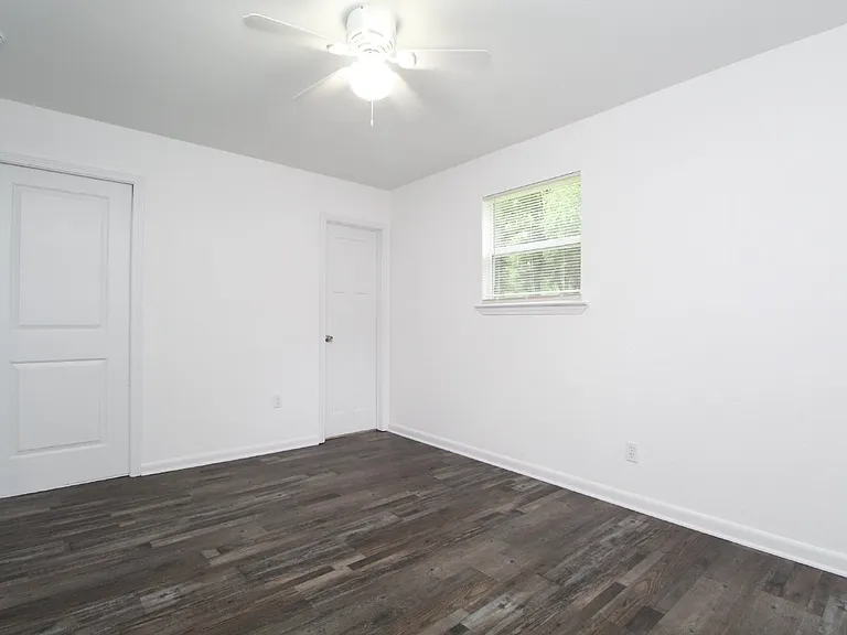 150 E Ensley St — Photo 16