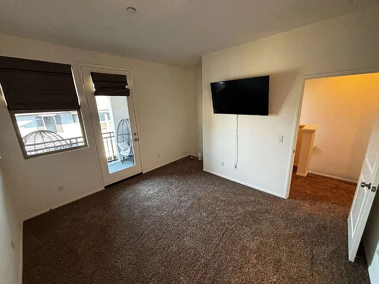 1844 N Orizaba Ave — Photo 11