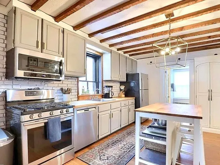 729 E Orange St — Photo 22