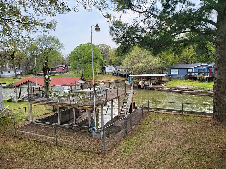 251 Southlake Dr — Photo 4