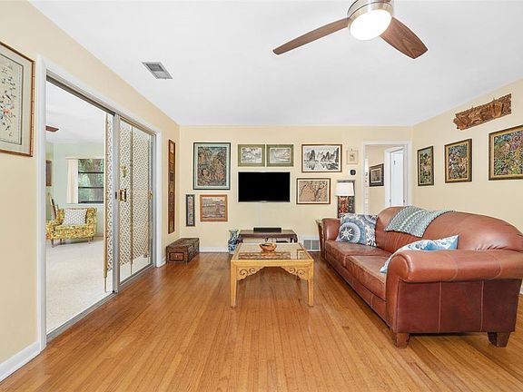 5th image of 318 SW 40th Ter