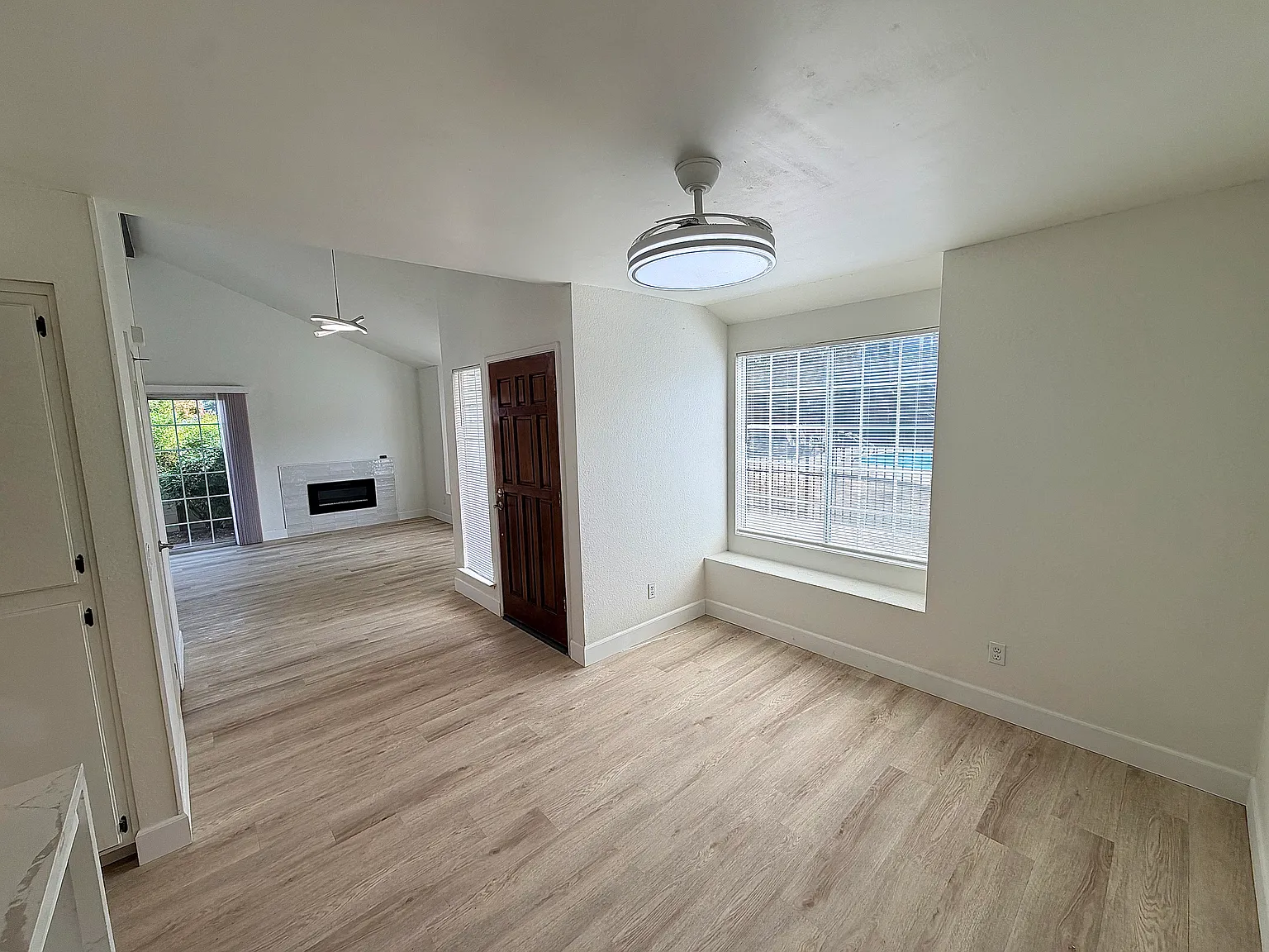 3 bed, 1444 sqft, $2,400 — Photo 3